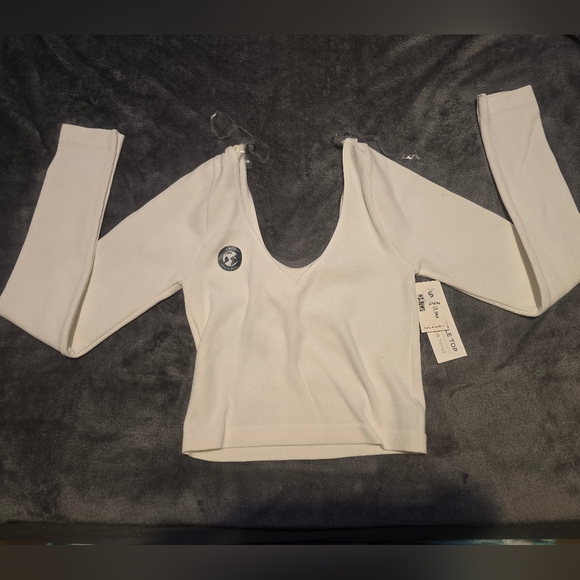 Hollister Tops - Hollister Long Sleeve Crop Tee SMALL
